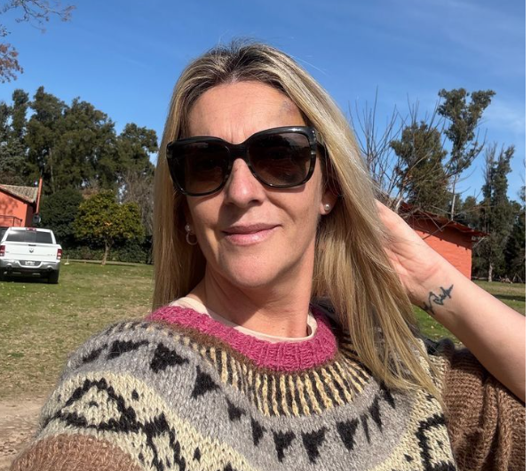 <em>Julia Lopez</em>